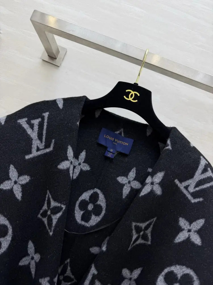 Louis Vuitton Короткий жіноче пальто — Фото 3