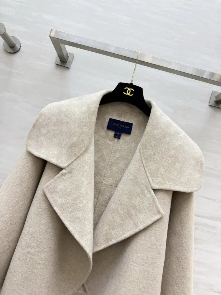 Louis Vuitton Короткий жіноче пальто — Фото 3