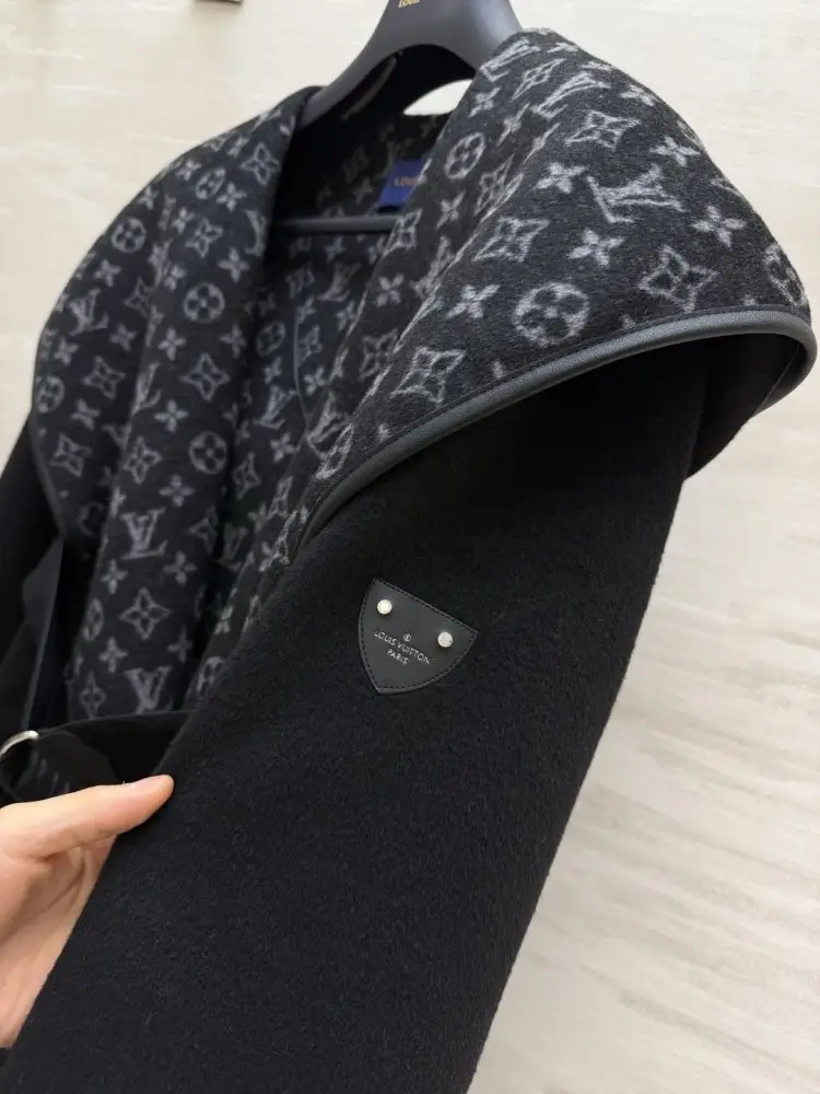 Louis Vuitton Короткий жіноче пальто — Фото 4