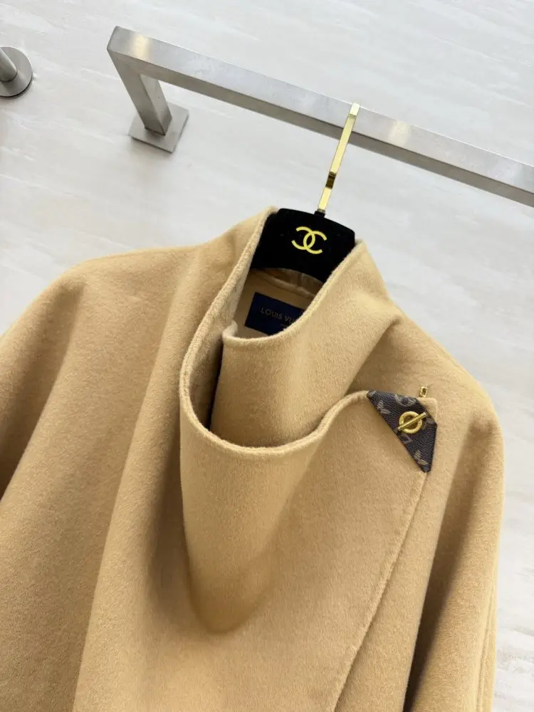 Louis Vuitton Короткое женское пальто — Фото 4