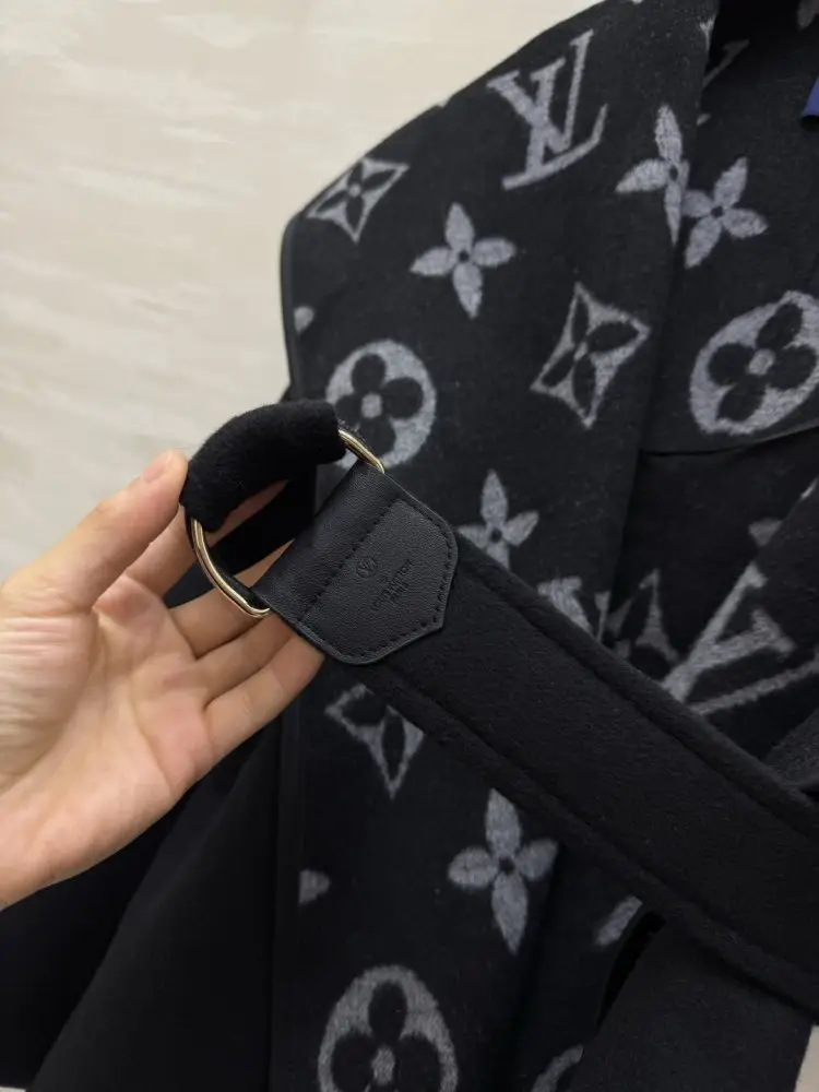 Louis Vuitton Короткий жіноче пальто — Фото 4