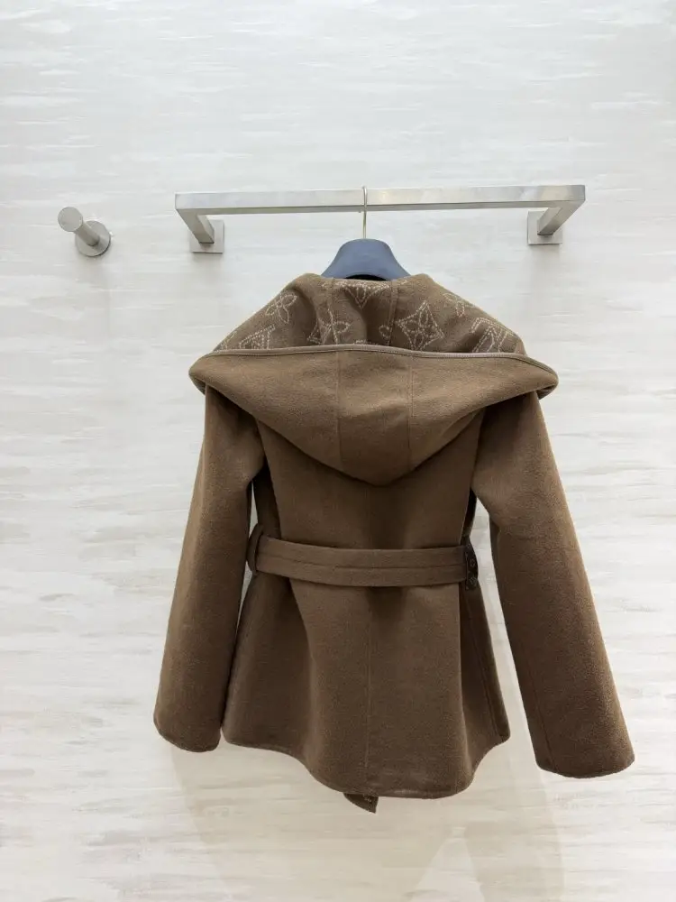 Louis Vuitton A short women's coat — Photo 4