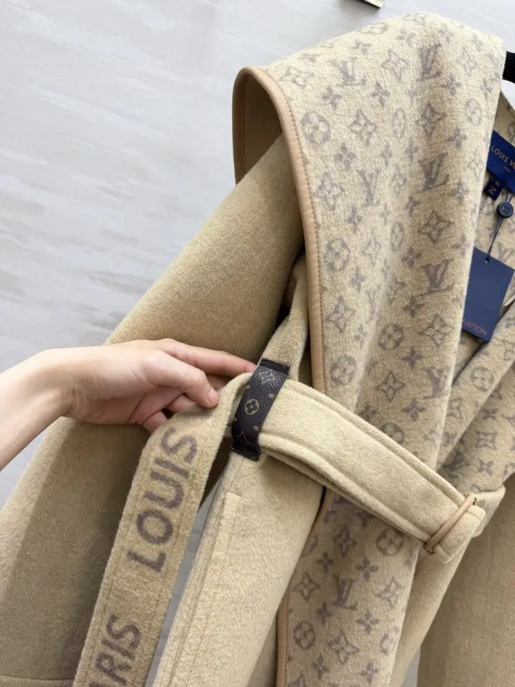 Louis Vuitton Короткий жіноче пальто — Фото 5