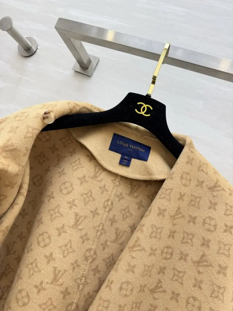 Louis Vuitton Короткое женское пальто — Фото 5