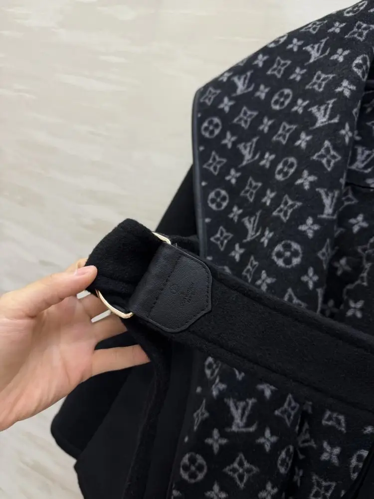 Louis Vuitton A short women's coat — Photo 5