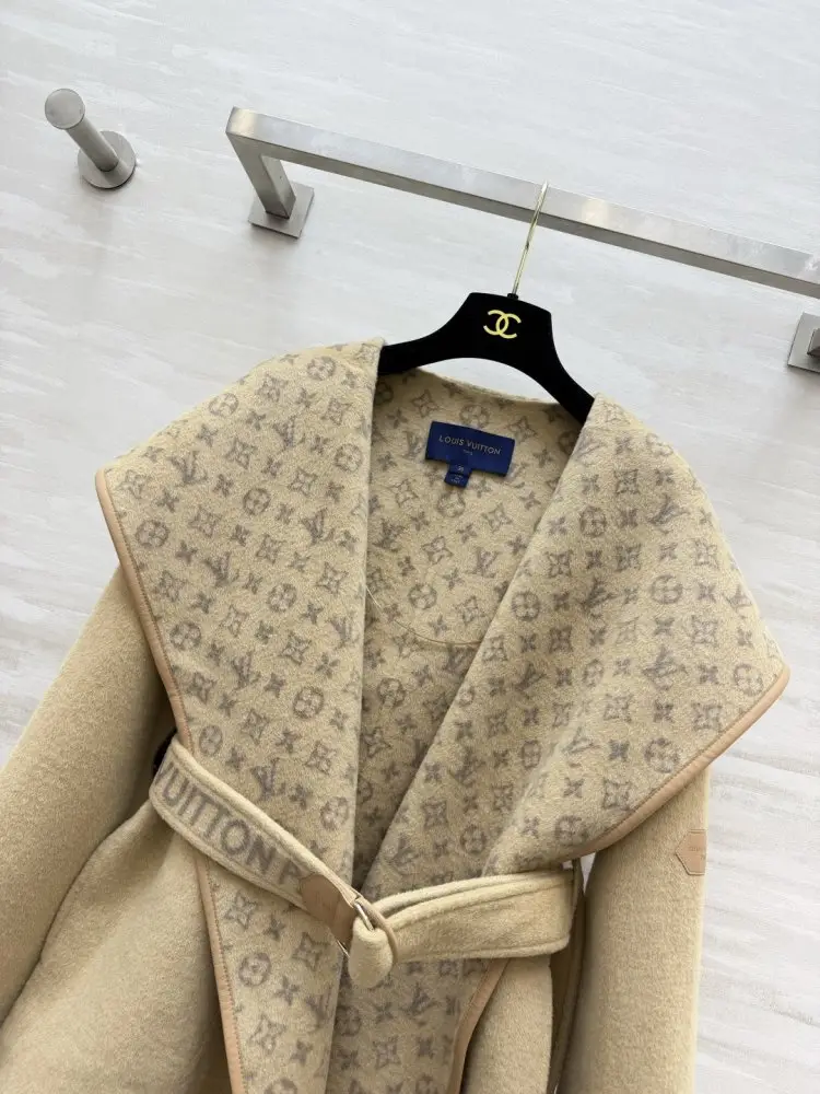 Louis Vuitton Короткий жіноче пальто — Фото 5
