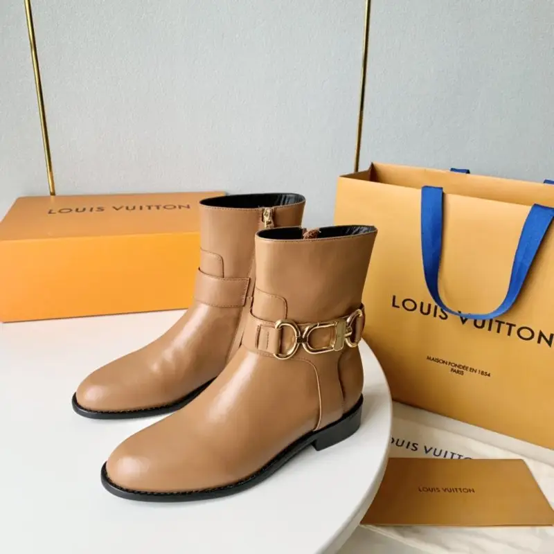 Louis Vuitton Ботильоны на плоской подошве с металлической пряжкой — Фото 1
