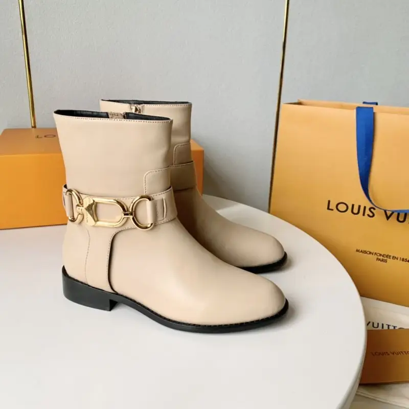 Louis Vuitton — Ботильоны на плоской подошве с металлической пряжкой