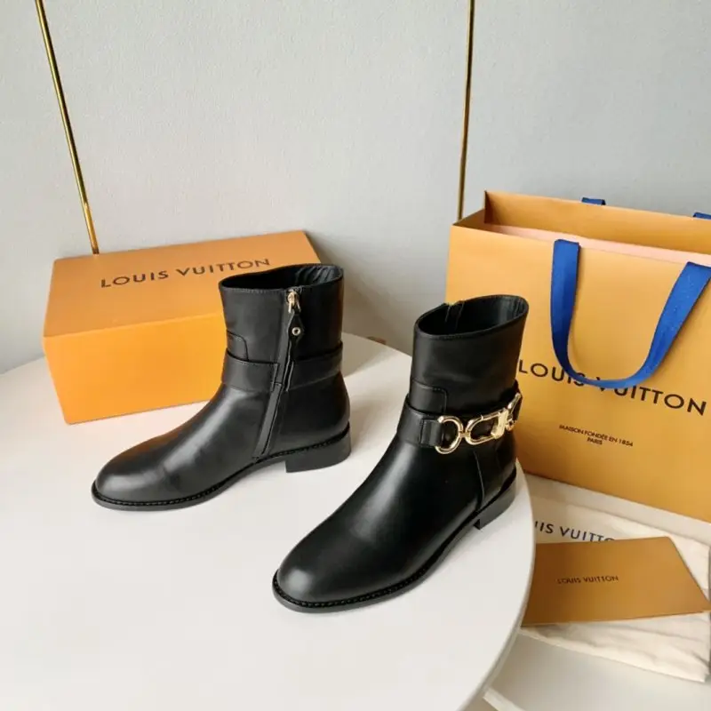 Louis Vuitton Ботильйони на плоскою підошві з металевої пряжкою — Фото 2