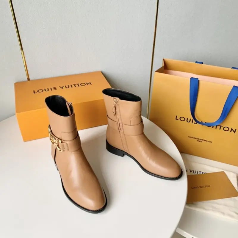 Louis Vuitton Ботильоны на плоской подошве с металлической пряжкой — Фото 2