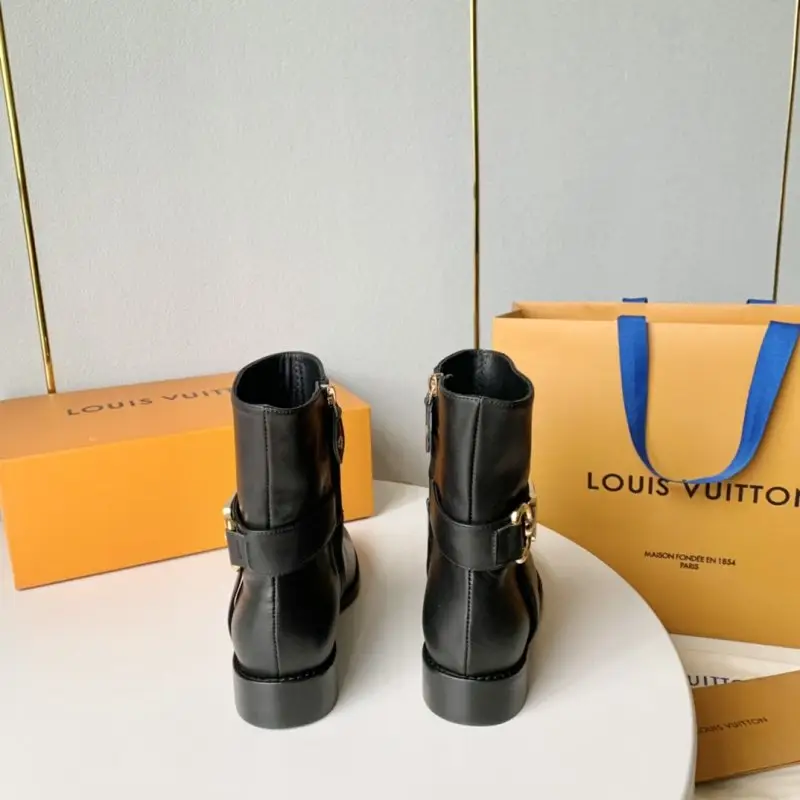 Louis Vuitton Ботильйони на плоскою підошві з металевої пряжкою — Фото 3
