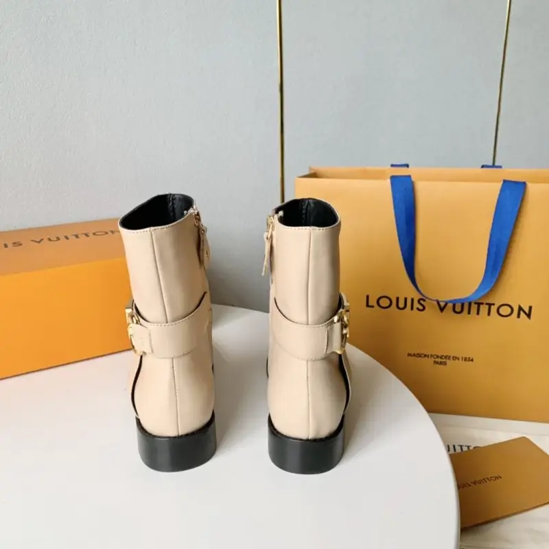 Louis Vuitton Ботильоны на плоской подошве с металлической пряжкой — Фото 3