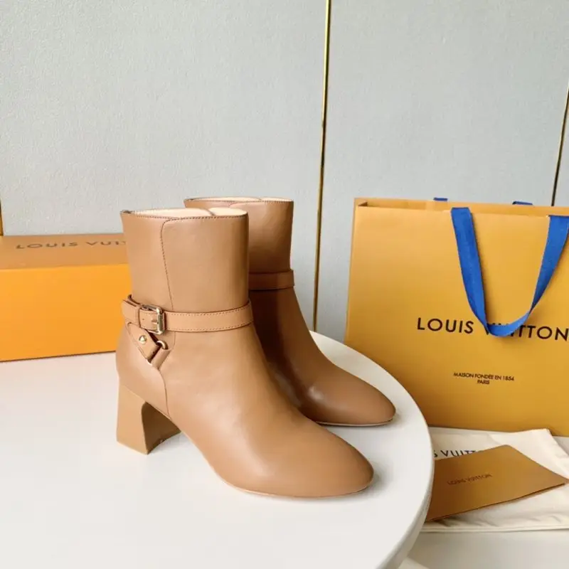 Louis Vuitton — Ботильоны на высоком каблуке