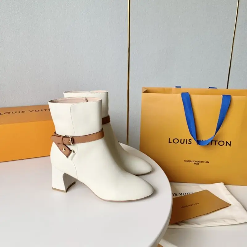 Louis Vuitton — Ботильоны на высоком каблуке