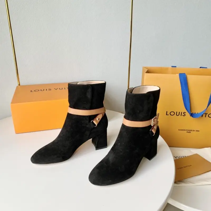 Louis Vuitton — Ботильоны на высоком каблуке