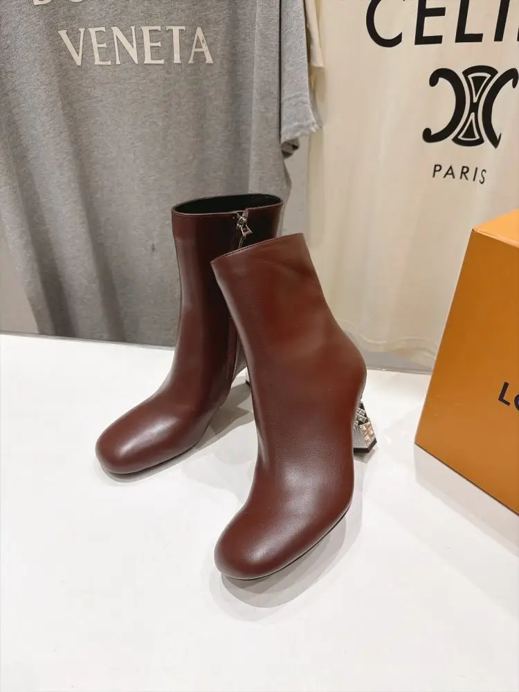 Louis Vuitton Ankle boots on high heel — Photo 3