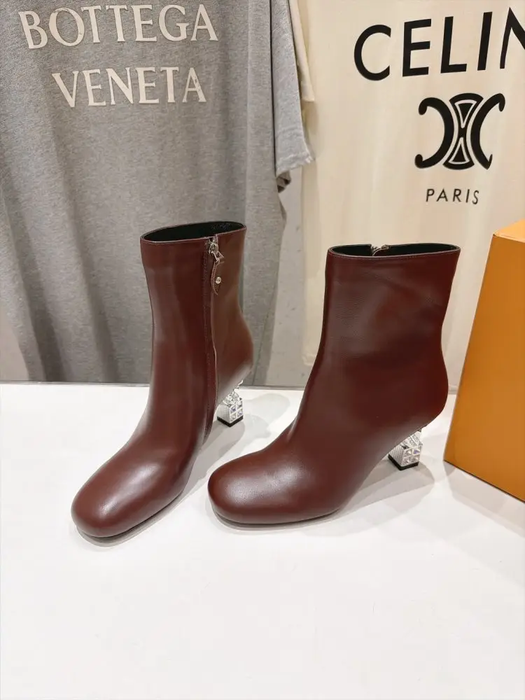 Louis Vuitton Ankle boots on high heel — Photo 4