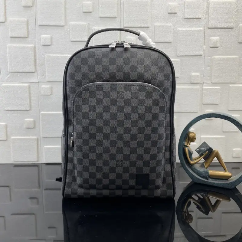 Louis Vuitton — Backpack male