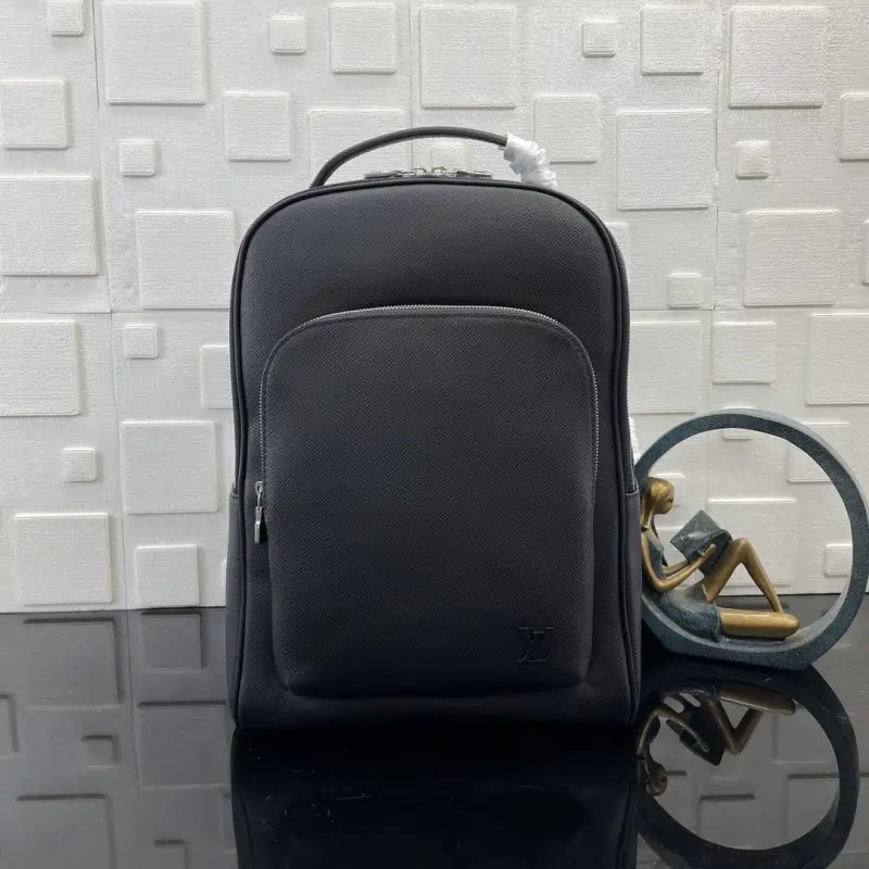 Louis Vuitton — Backpack male