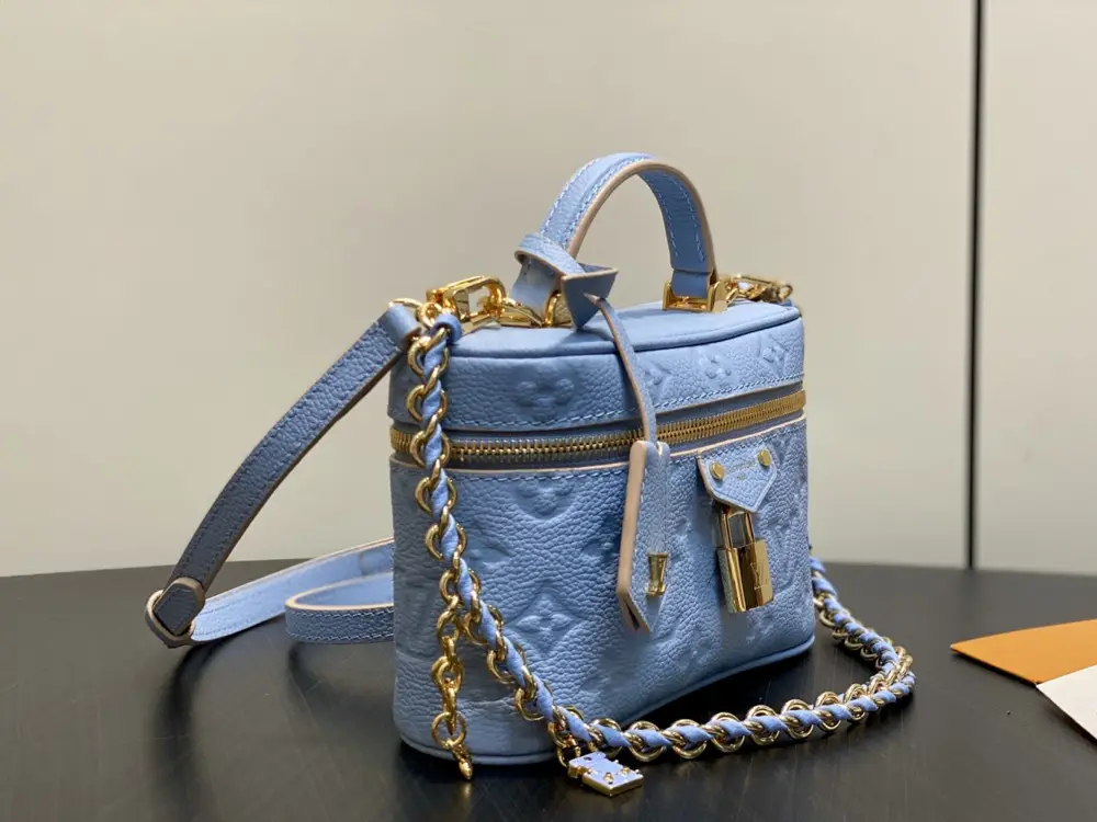 Louis Vuitton Blue leather a bag-clutch VANITY CHAIN POUCH 19 cm — Photo 2