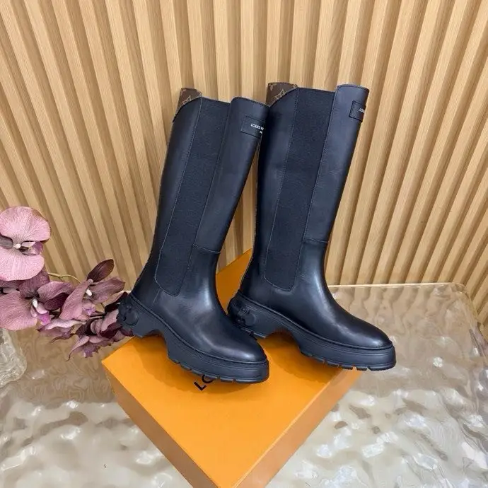 Louis Vuitton — Сапоги кожаные женские