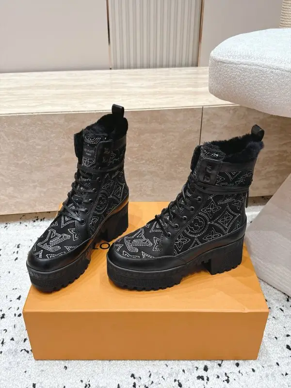 Louis Vuitton — Ботинки женские