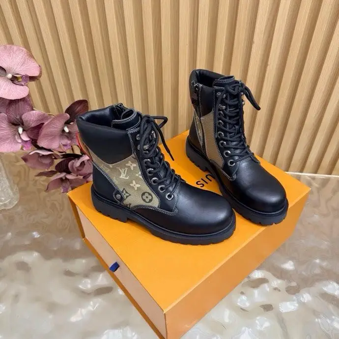 Louis Vuitton — Ботинки женские
