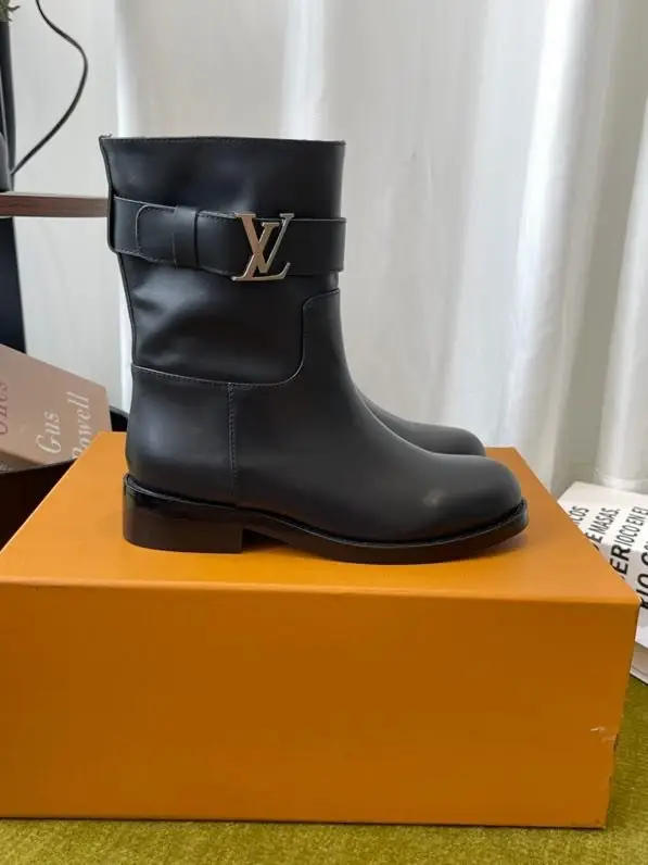 Louis Vuitton — Ботинки женские