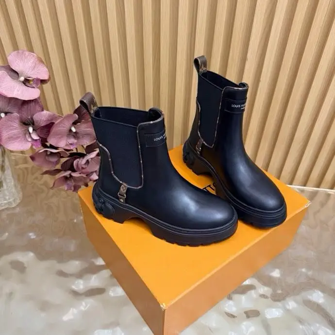 Louis Vuitton Boots women's — Photo 1