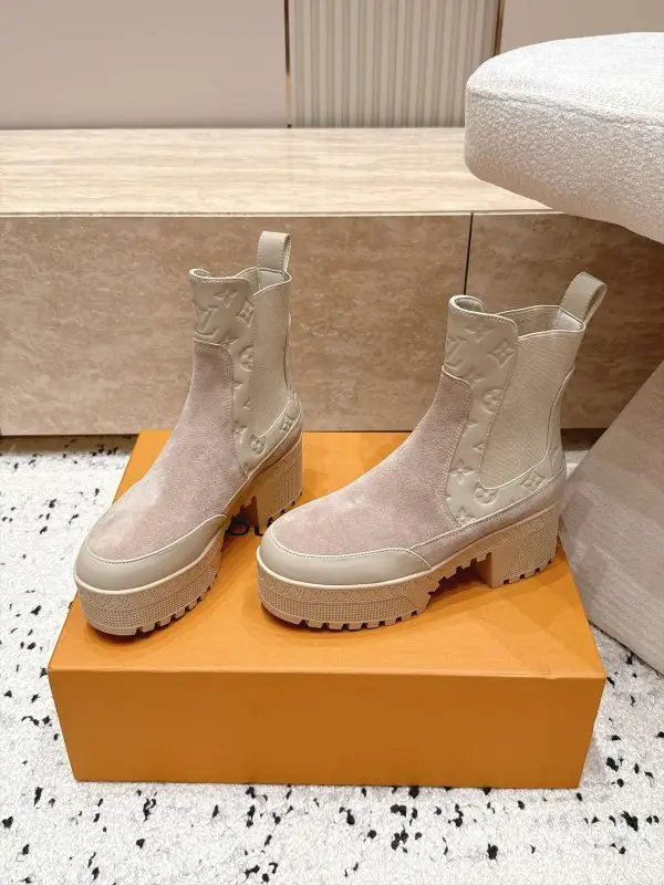Louis Vuitton Boots women's — Photo 1
