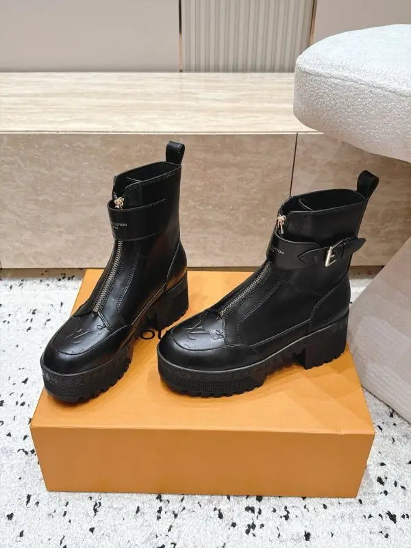 Louis Vuitton Boots women's — Photo 1