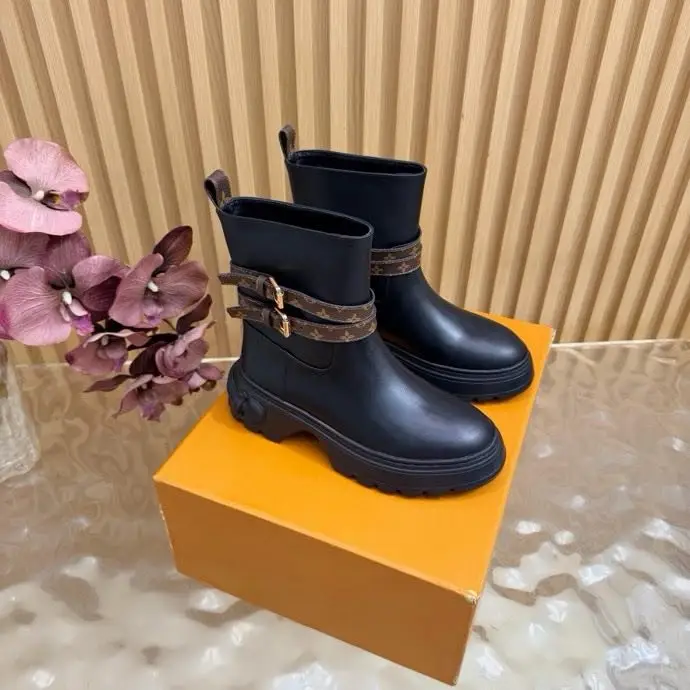 Louis Vuitton Boots women's — Photo 2