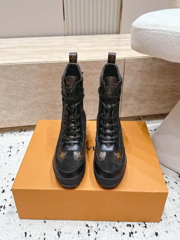 Louis Vuitton Boots women's — Photo 2