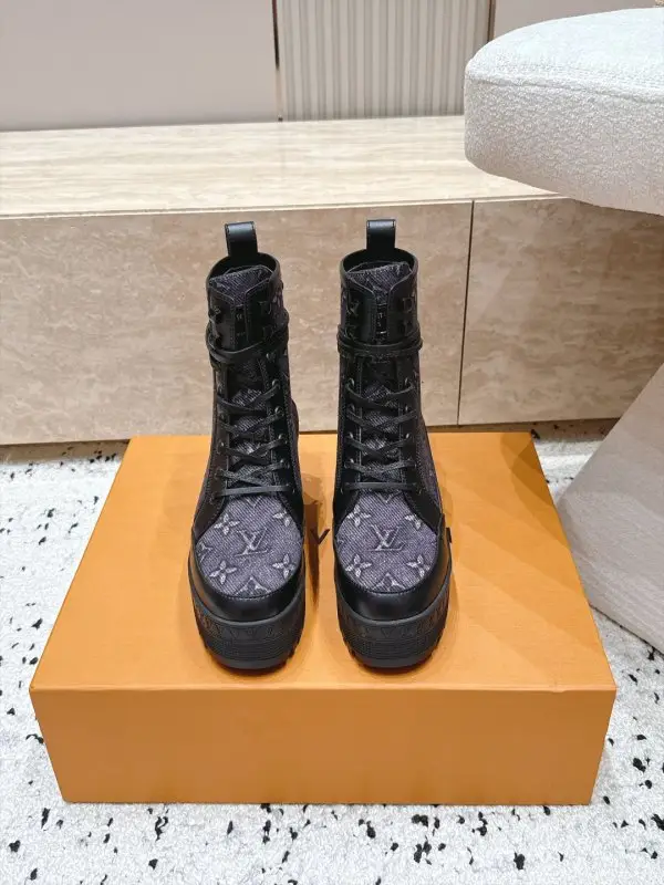 Louis Vuitton Boots women's — Photo 2