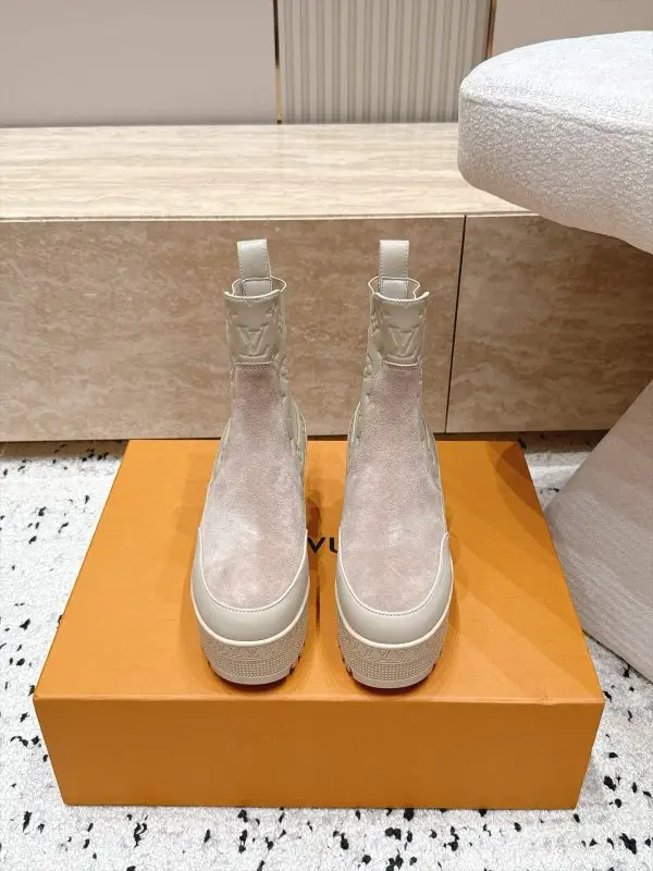 Louis Vuitton Boots women's — Photo 2
