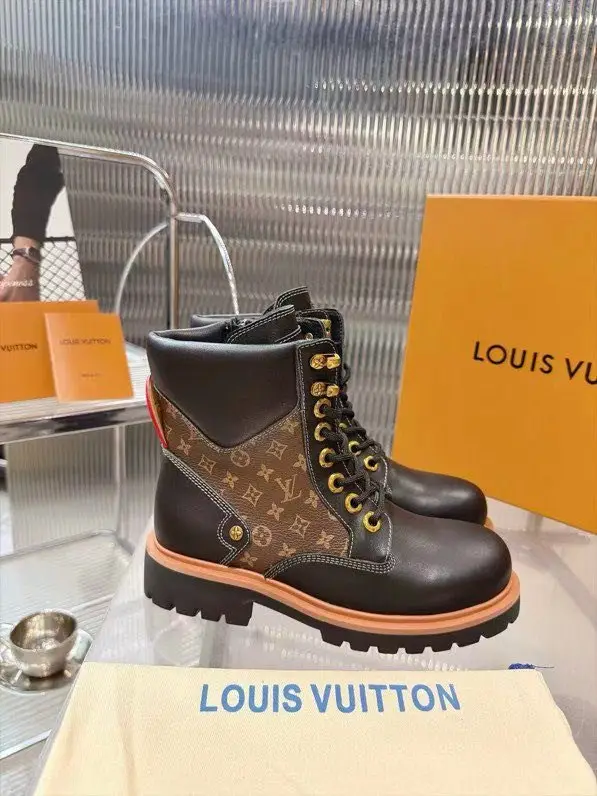 Louis Vuitton Boots women's — Photo 2