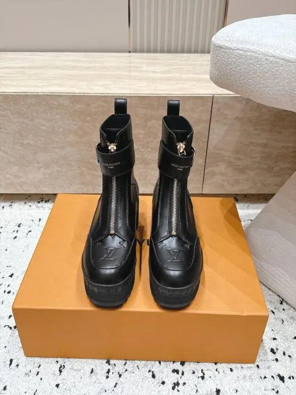 Louis Vuitton Boots women's — Photo 2