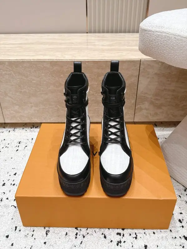 Louis Vuitton Boots women's — Photo 2