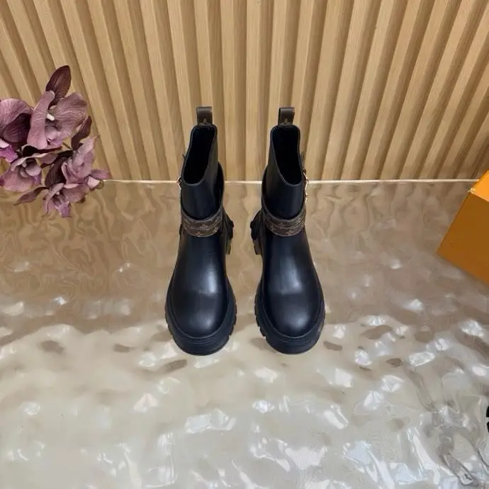 Louis Vuitton Boots women's — Photo 3