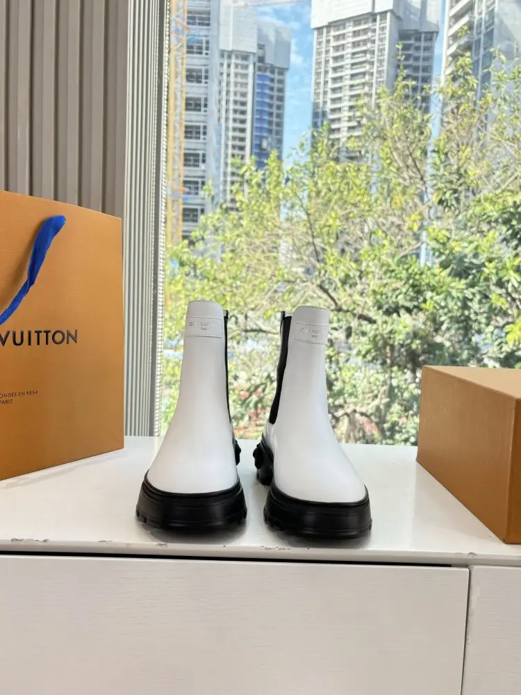 Louis Vuitton Boots women's — Photo 3