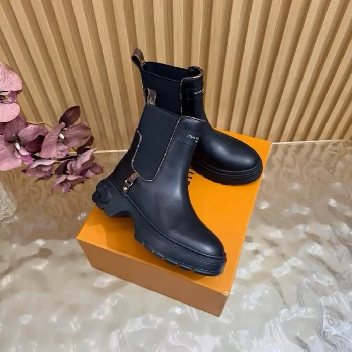 Louis Vuitton Boots women's — Photo 3