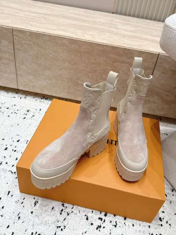 Louis Vuitton Boots women's — Photo 3