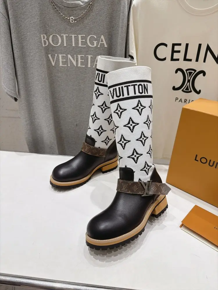 Louis Vuitton Сапоги женские — Фото 3
