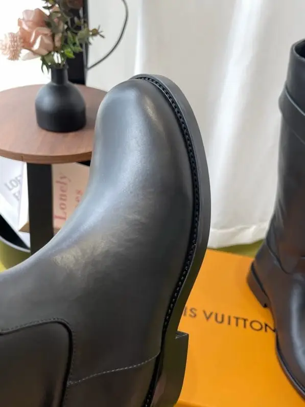 Louis Vuitton Чоботи жіночі — Фото 4
