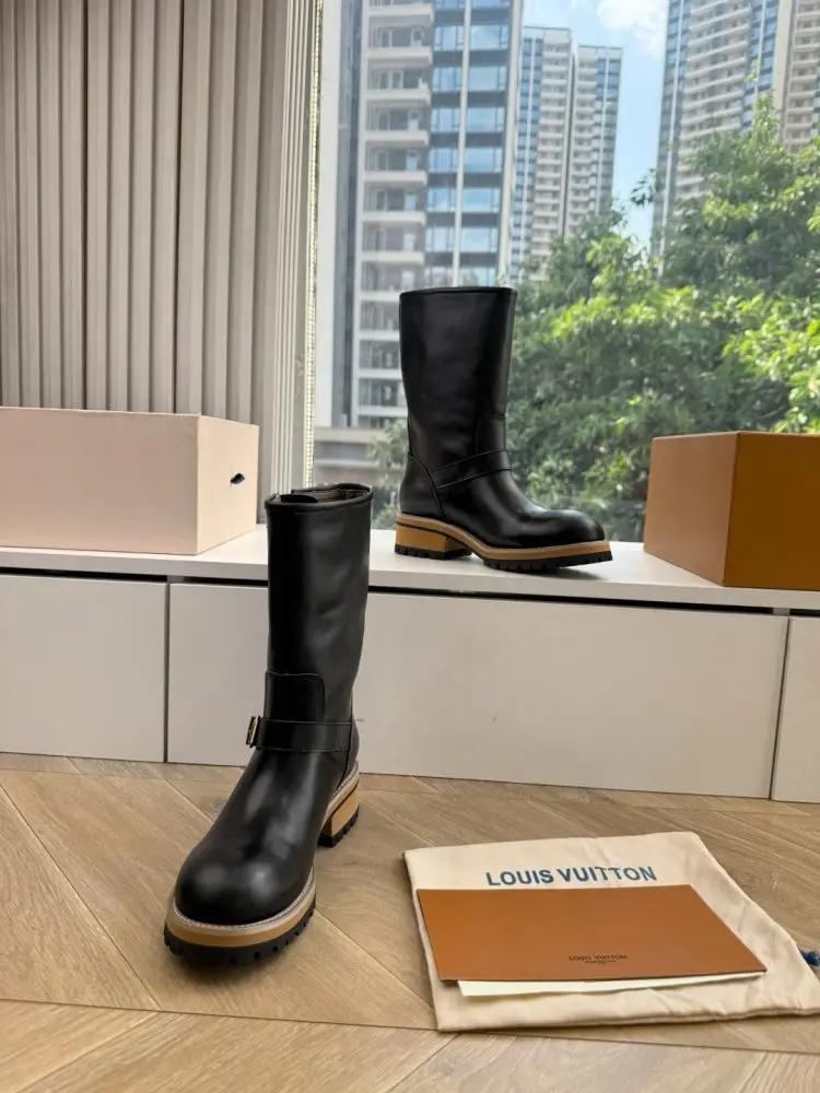 Louis Vuitton Сапоги женские — Фото 4