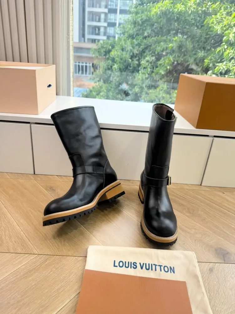 Louis Vuitton Сапоги женские — Фото 5