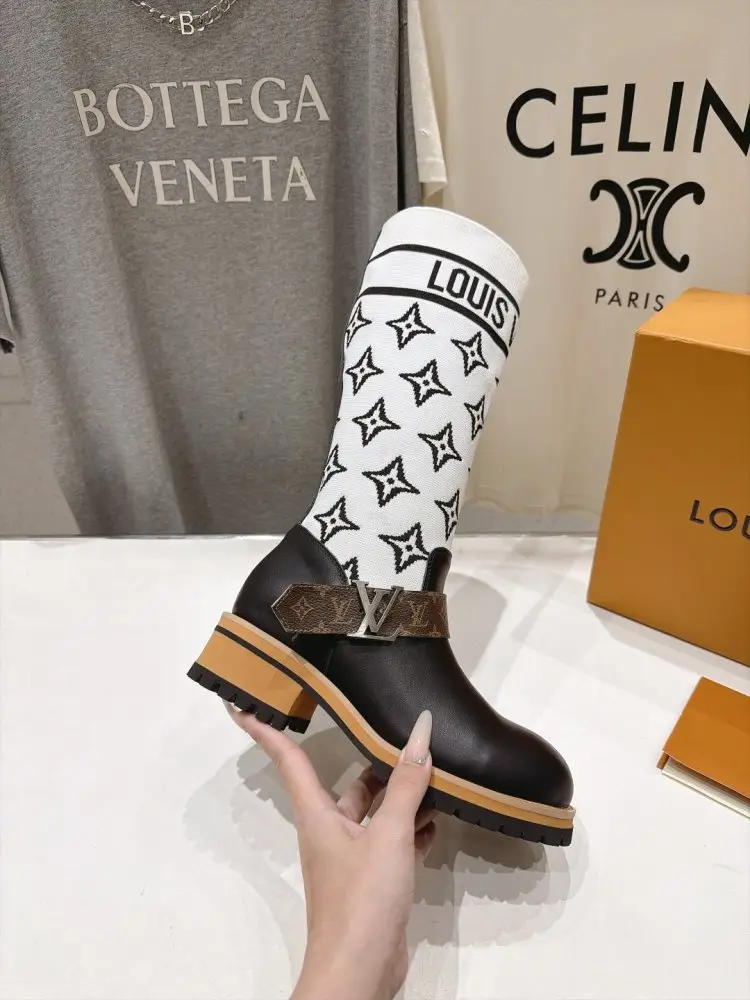 Louis Vuitton Сапоги женские — Фото 5