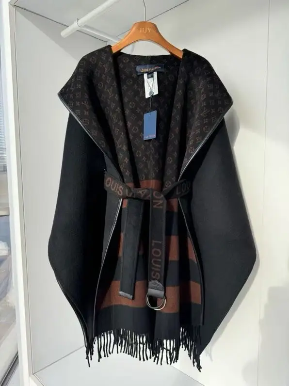 Louis Vuitton — Coat cape from fringe