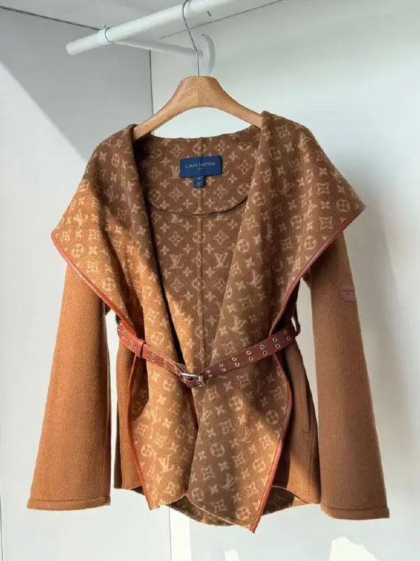 Louis Vuitton Пальто накидка с бахромой — Фото 2