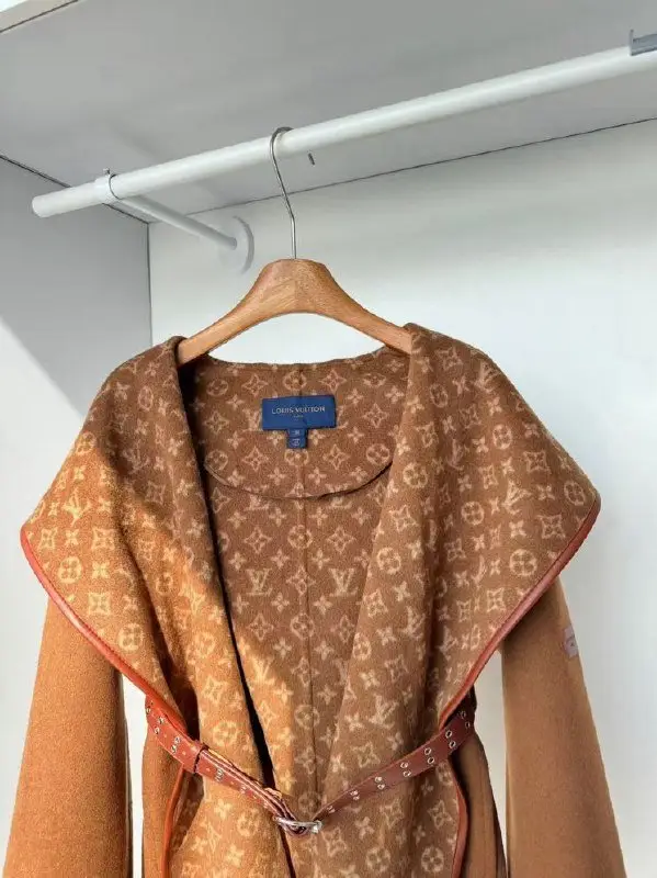 Louis Vuitton Пальто накидка с бахромой — Фото 3
